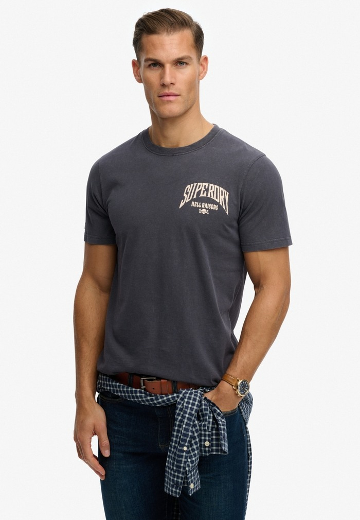 Футболка Superdry с логотипом, – обзор и цена Streetwear Brand Essentials