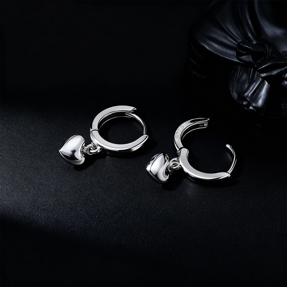 Серьги-гвоздики в форме сердца – обзор и цена Chrome Hearts Ring